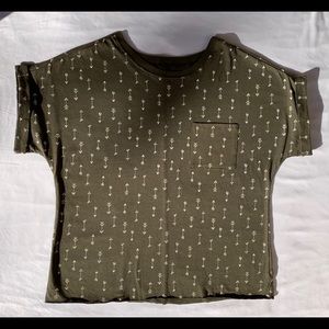 Olive green arrow t-shirt